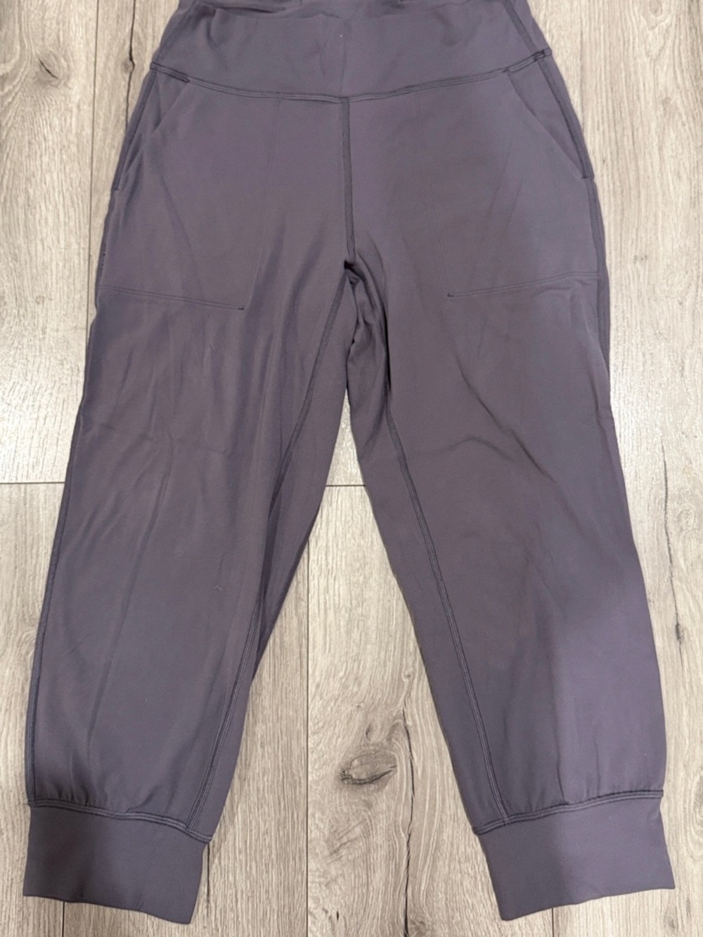 Lululemon Cropped Active Joggers in Deep Plum